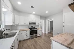 711 Bowie St, Baytown, TX 77520 - Photo 9