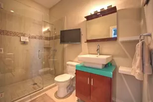 806 Jackson Hill St, Houston, TX 77007 - Photo 9