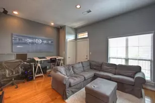 806 Jackson Hill St, Houston, TX 77007 - Photo 3