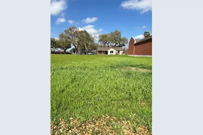 309 Mayfair Circle, Wharton, TX 77488 - Photo 3