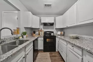 461 Trails End Dr, Cleveland, TX 77328 - Photo 3