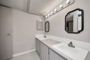 10051 Westpark Dr, Houston, TX 77042 - Photo 27