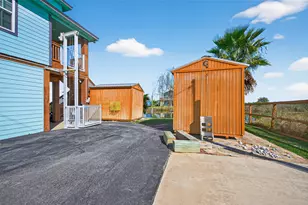 1127 County Rd 299, Sargent, TX 77414 - Photo 9