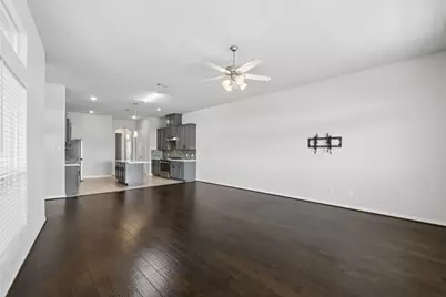 705 N Bayshore Drive, La Porte, TX 77571 - Photo 5