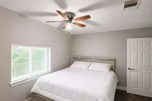 4006 Caplin St, Houston, TX 77026 - Photo 5