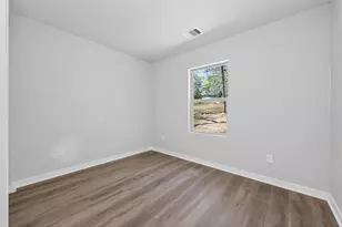 154 Lakeview Dr E, Livingston, TX 77351 - Photo 9