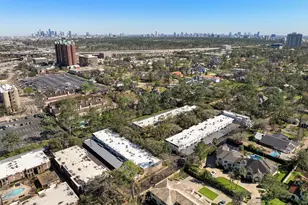 8944 Chatsworth Dr, Houston, TX 77024 - Photo 41