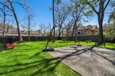 8944 Chatsworth Drive, Houston, TX 77024 - Photo 37