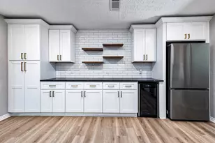 2113 21st Ave N, Texas City, TX 77590 - Photo 5