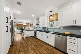 943 Columbia St, Houston, TX 77008 - Photo 9
