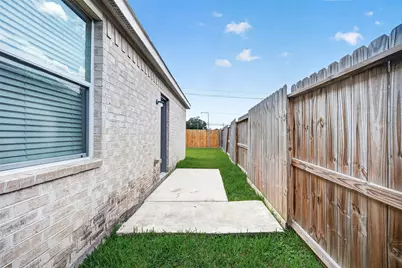14538 Burleson Bend Drive, Houston, TX 77049 - Photo 41
