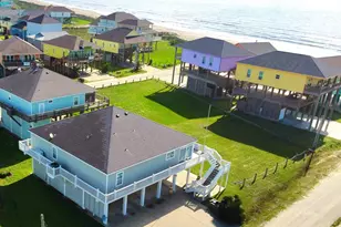 956 S Redfish St, Crystal Beach, TX 77650 - Photo 5