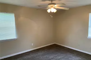 5323 Darlinghurst Dr, Houston, TX 77045 - Photo 9