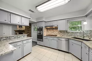 915 Sycamore Rd, Richmond, TX 77469 - Photo 9