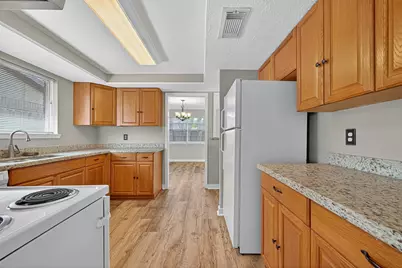 10402 Gulfstream Lane, Sugar Land, TX 77498 - Photo 3