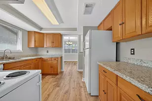 10402 Gulfstream Ln, Sugar Land, TX 77498 - Photo 3