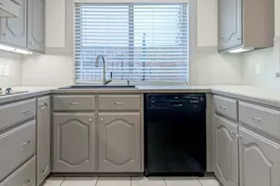 10631 Del Monte Dr, Houston, TX 77042 - Photo 3