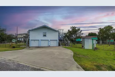1045 12th Street, Dickinson, TX 77539 - Photo 3