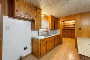 1045 12th St, Dickinson, TX 77539 - Photo 9