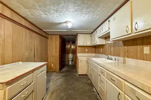1045 12th St, Dickinson, TX 77539 - Photo 15