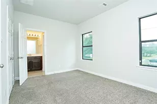 990 Grenshaw St, Houston, TX 77088 - Photo 9