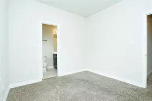 990 Grenshaw St, Houston, TX 77088 - Photo 13