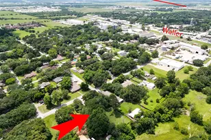 504 Walnut St, Waller, TX 77484 - Photo 3