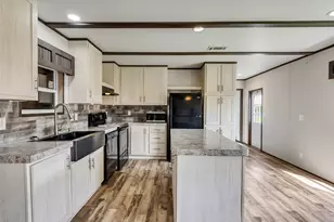 8802 Los Robles Ave, Alvin, TX 77511 - Photo 25