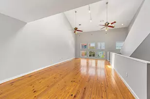 913 Robin St, Houston, TX 77019 - Photo 5