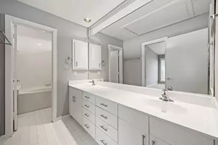 913 Robin St, Houston, TX 77019 - Photo 15