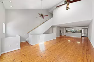 913 Robin St, Houston, TX 77019 - Photo 9