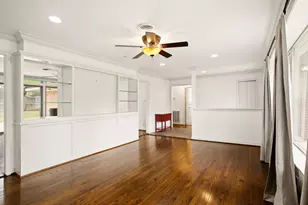 5238 Kinglet St, Houston, TX 77035 - Photo 9
