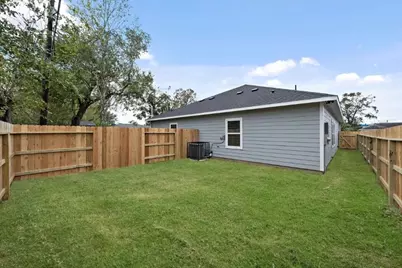 5222 Bataan Road, Houston, TX 77033 - Photo 21