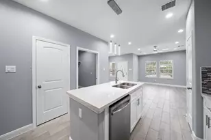 5222 Bataan Rd, Houston, TX 77033 - Photo 5