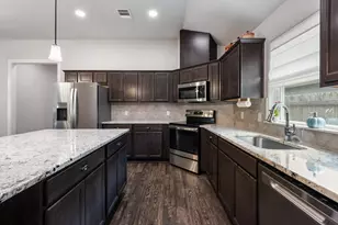 3417 Calmar Ct, Bryan, TX 77808 - Photo 5