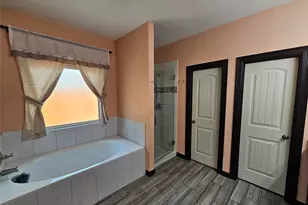 13922 Somersworth Dr, Houston, TX 77041 - Photo 11
