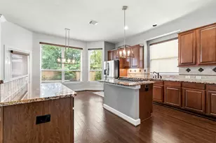27 N Arrow Canyon Cir, The Woodlands, TX 77389 - Photo 9