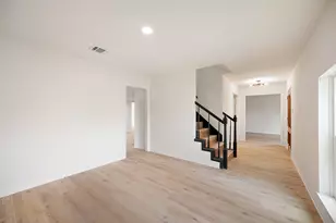 3835 Green Crest Dr, Houston, TX 77082 - Photo 7