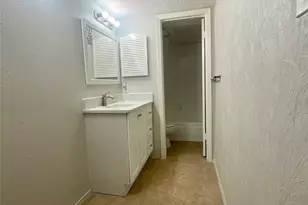 781 Country Pl Dr, Houston, TX 77079 - Photo 9