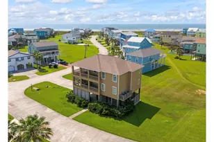 4102 Defender Ln, Galveston, TX 77554 - Photo 3