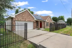 3001 Wayne St, Houston, TX 77026 - Photo 3