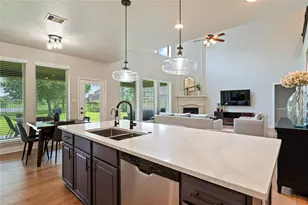 1915 Cayman Bend Ln, Pearland, TX 77584 - Photo 5