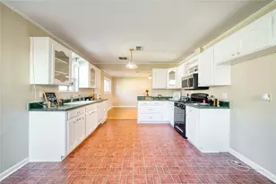 723 Pas Trail, Houston, TX 77336 - Photo 15