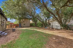 5129 Claremont St, Houston, TX 77023 - Photo 25