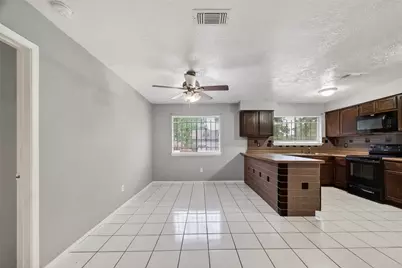 11839 Hallowing Point Road, Houston, TX 77067 - Photo 7