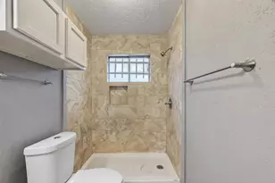 11839 Hallowing Point Rd, Houston, TX 77067 - Photo 17