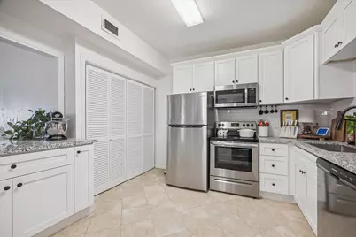 2100 Tanglewilde Street #318, Houston, TX 77063 - Photo 3