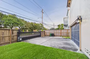 4003 Dumbarton St, Houston, TX 77025 - Photo 45