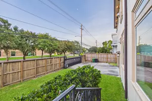 4003 Dumbarton St, Houston, TX 77025 - Photo 39