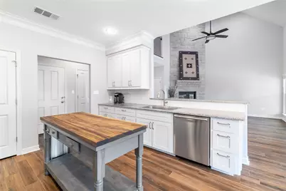 111 Kathleen, La Grange, TX 78945 - Photo 23